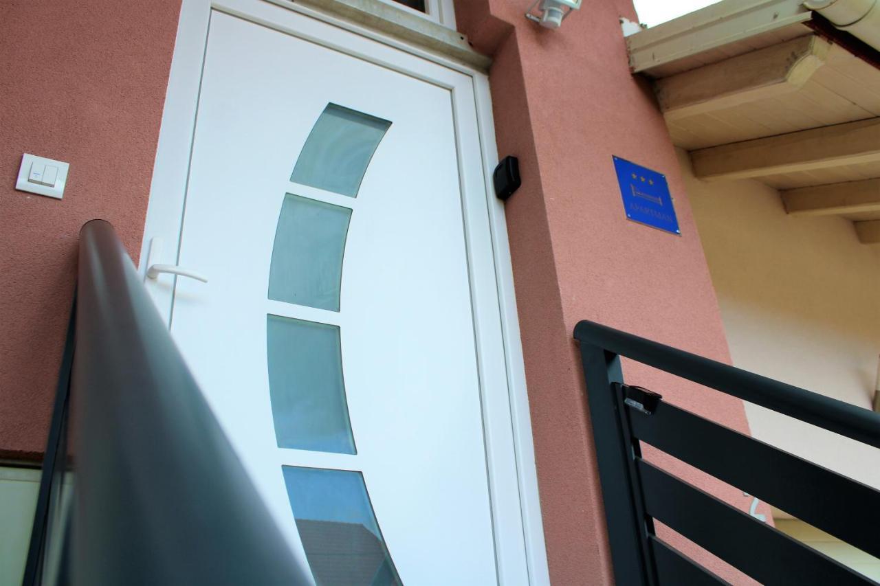 Apartman Swans Otočac Buitenkant foto