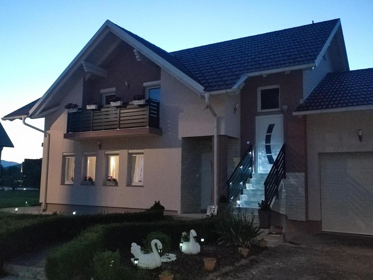 Apartman Swans Otočac Buitenkant foto