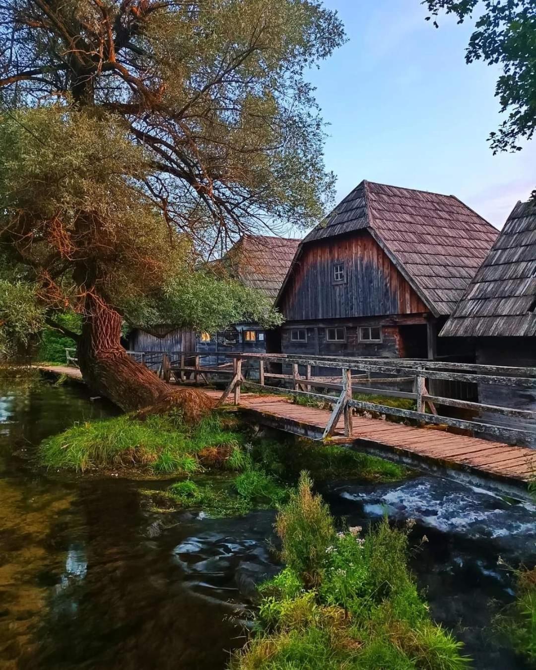 Apartman Swans Appartement Otočac Buitenkant foto