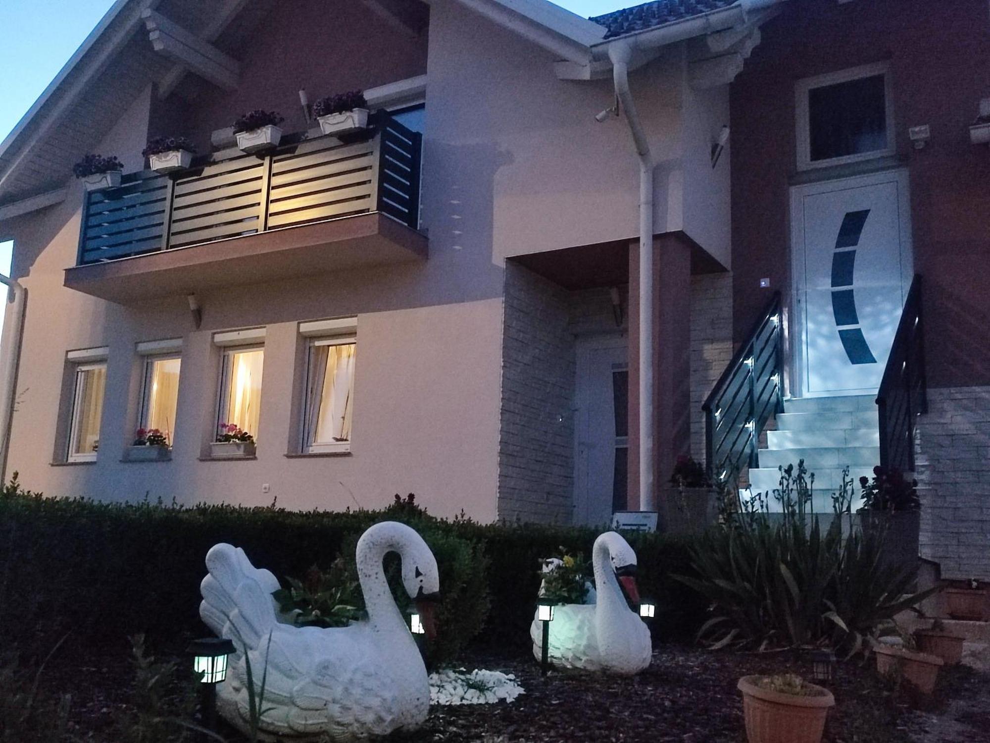 Apartman Swans Otočac Buitenkant foto