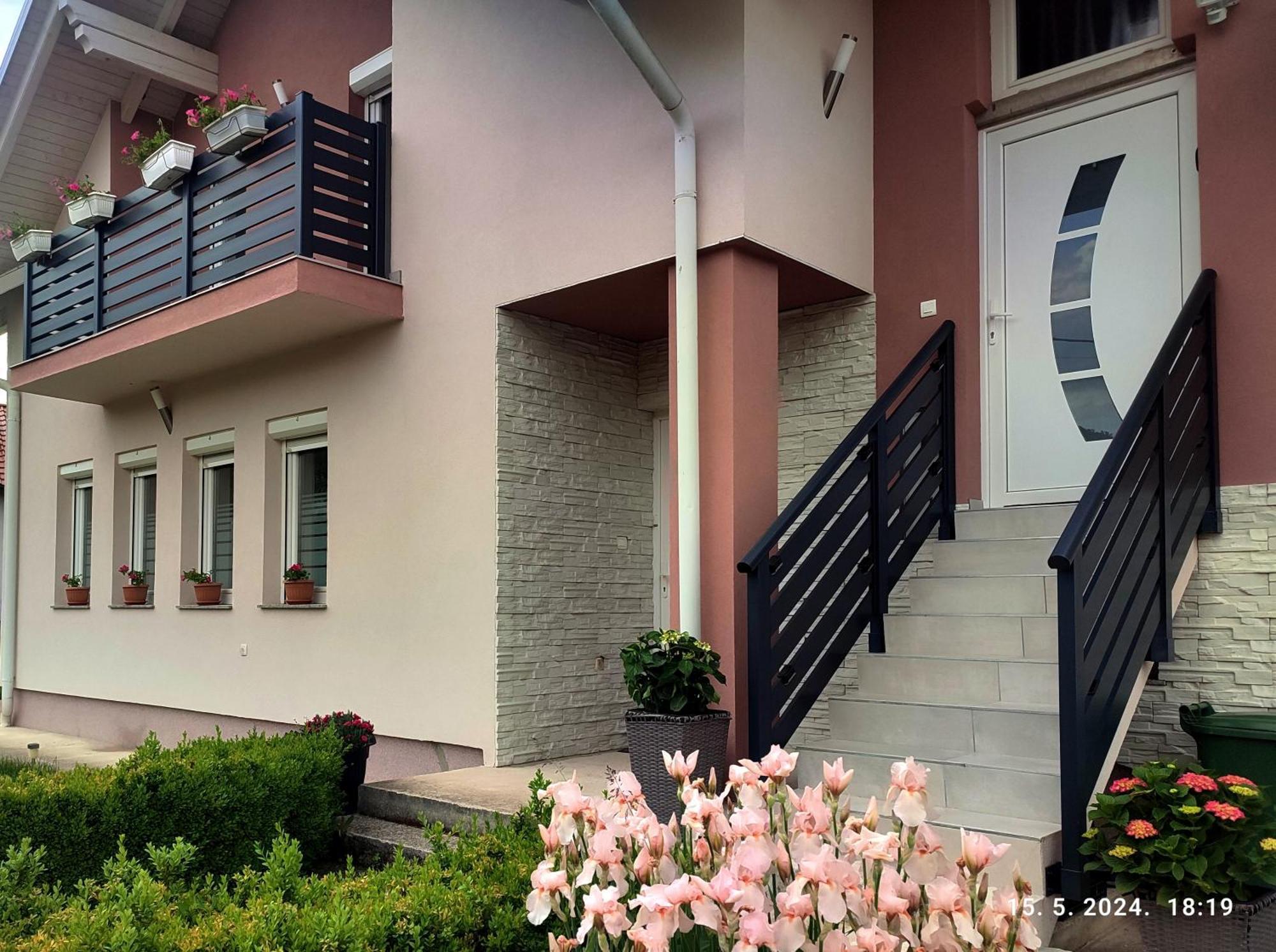 Apartman Swans Otočac Buitenkant foto